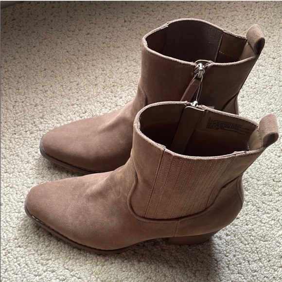 Universal Thread Booties - Picture 3 of 13